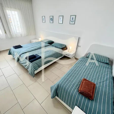 Apartment 2 Bedroom Apartment, 661 *