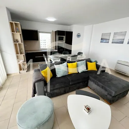 2 Bedroom Apartment, 661 *
