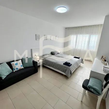 2 Bedroom Apartment, 661 *